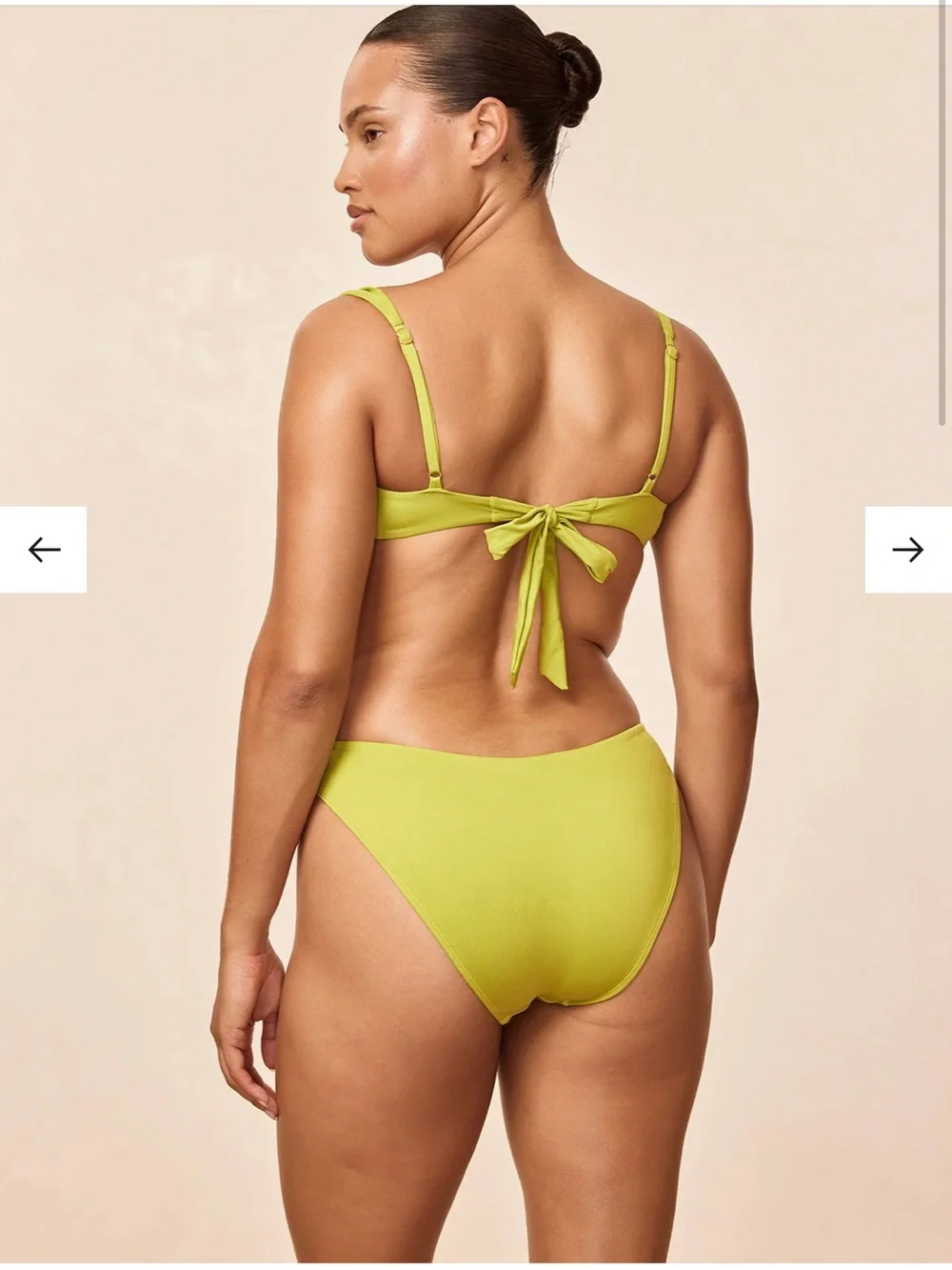 Monday Swimwear Seychelles Bottom - Apple Size Small